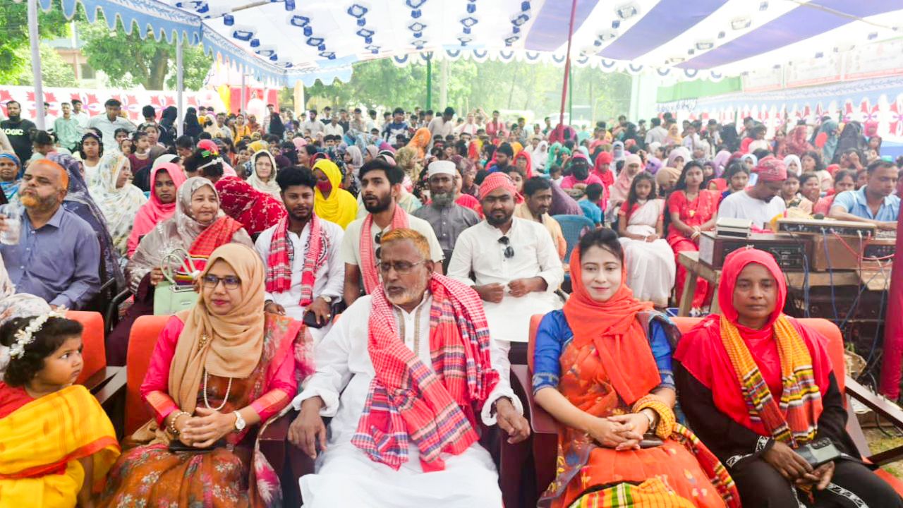 দুর্গাপুরে মঙ্গল শোভাযাত্রা দিয়ে বর্ণাঢ্য আয়োজনে নববর্ষ ১৪৩৩ পালিত