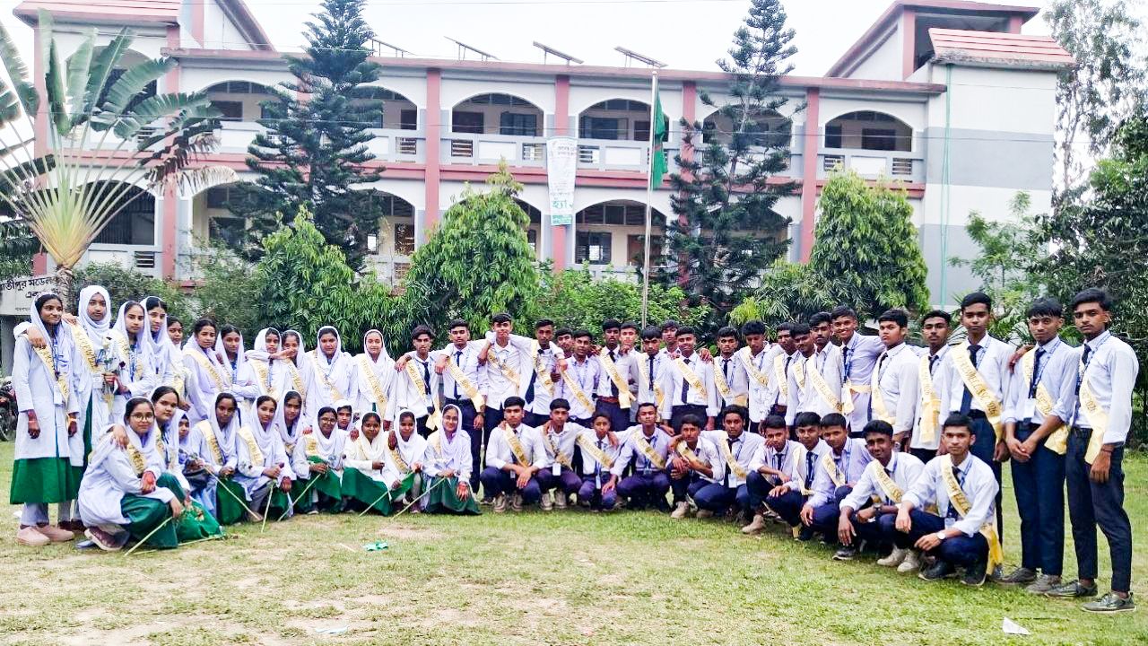 ঘোড়াঘাটে বরাতীপুর মডেল উচ্চ বিদ্যালয়ে এসএসসি পরীক্ষার্থীদের বিদায় ও নবীন বরণ অনুষ্ঠিত