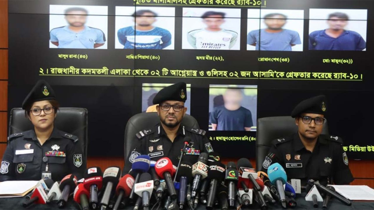 ফেলে যাওয়া ফোনের সূত্রে ধরা পড়ল ৫ সদস্যের চক্র