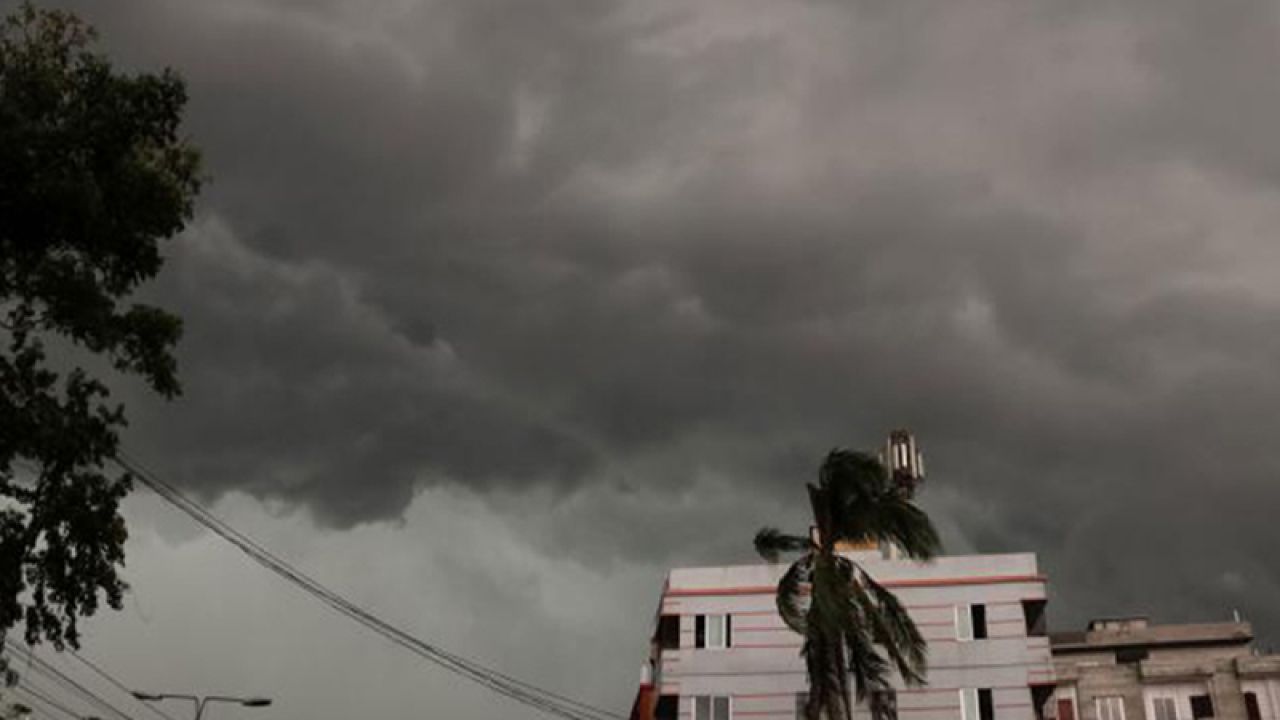 ৪ অঞ্চলে ঝোড়ো হাওয়ার আশঙ্কা