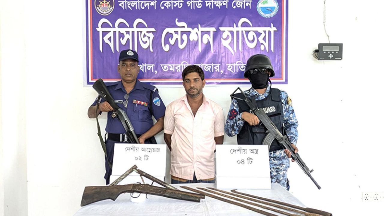 যৌথ বাহিনীর অভিযানে অস্ত্রসহ কুখ্যাত সন্ত্রাসী মফুইল্ল্যা আটক