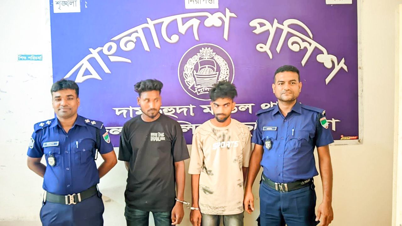 দামুড়হুদায় কিশোরী ও তার বন্ধুকে ব্ল্যাকমেইল করে অর্থ আদায়: দুই যুবক গ্রেফতার