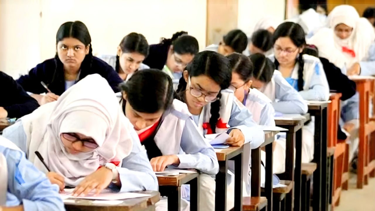 মুকসুদপুরে শান্তিপূর্ণ পরিবেশে শুরু এসএসসি ও সমমানের পরীক্ষা