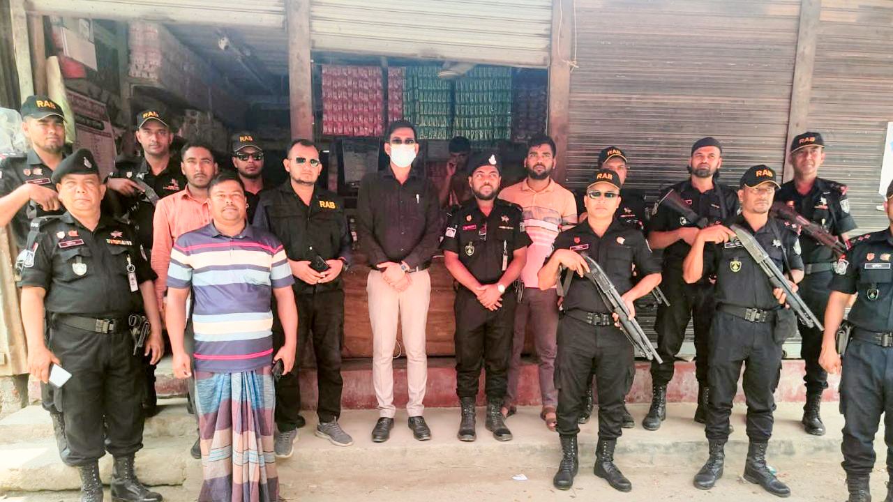 গলাচিপায় অতিরিক্ত দামে তেল বিক্রি: দুই প্রতিষ্ঠানকে জরিমানা