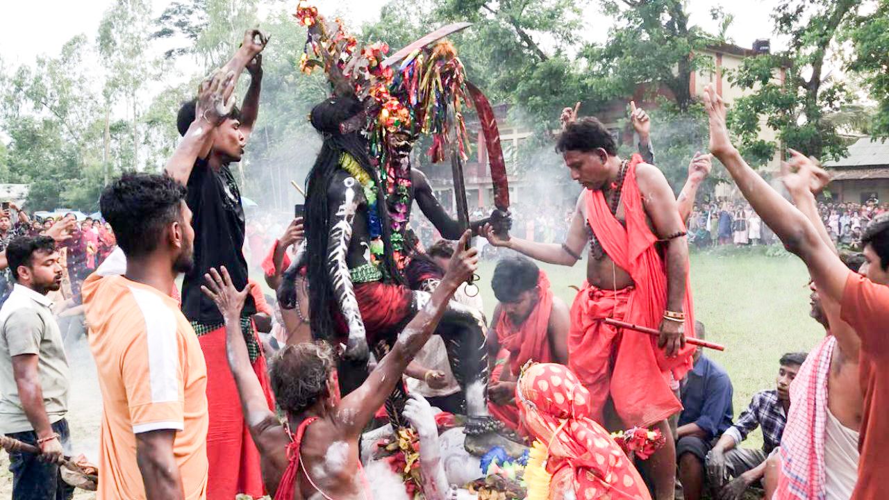 ওসমানীনগরে ধর্মীয় ভাবগাম্ভীর্যের মধ্য দিয়ে 'চড়ক পূজা' সম্পন্ন হয়েছে 
