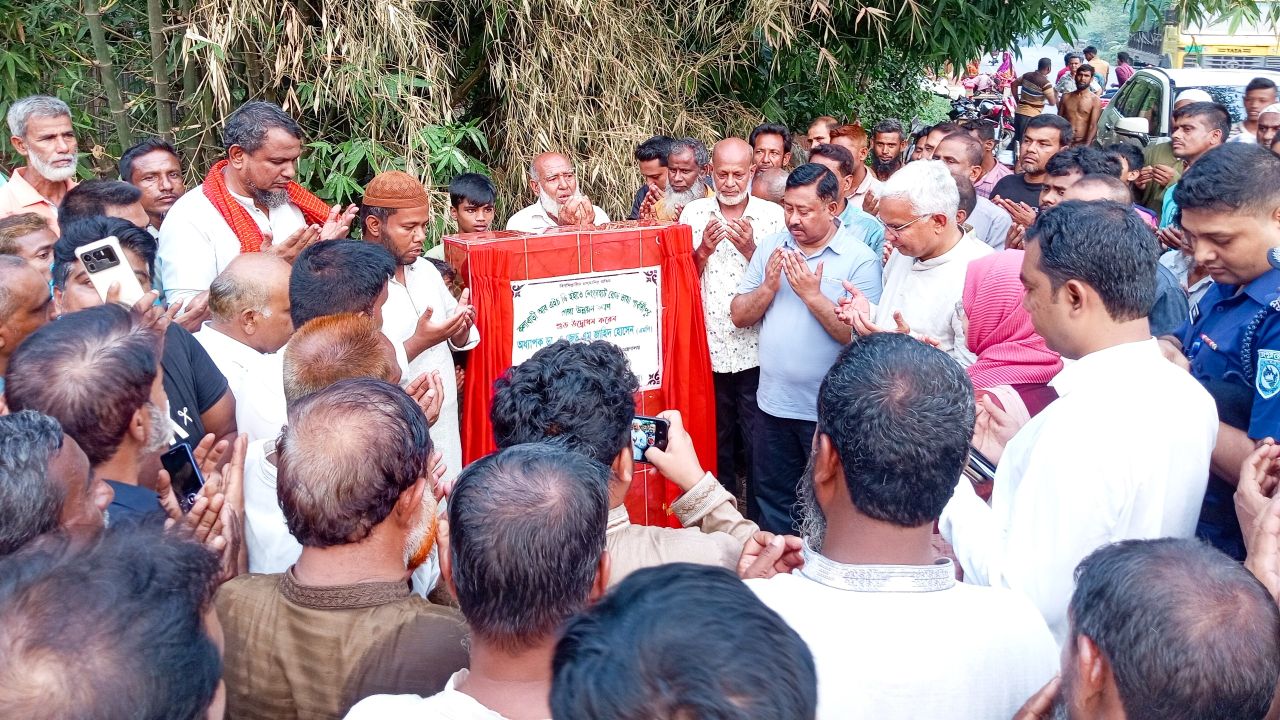 ঘোড়াঘাটে সড়ক উন্নয়ন কাজের উদ্বোধন করলেন সমাজকল্যাণ মন্ত্রী