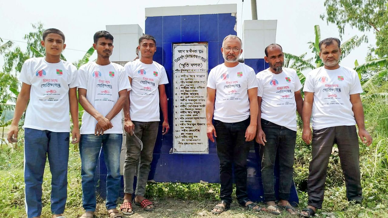 স্বাধীনতার স্মৃতির প্রতি শ্রদ্ধা: গোবিন্দগঞ্জে স্মৃতি ফলক পরিষ্কারে সামাজিক সংগঠন “সম্প্রীতি”