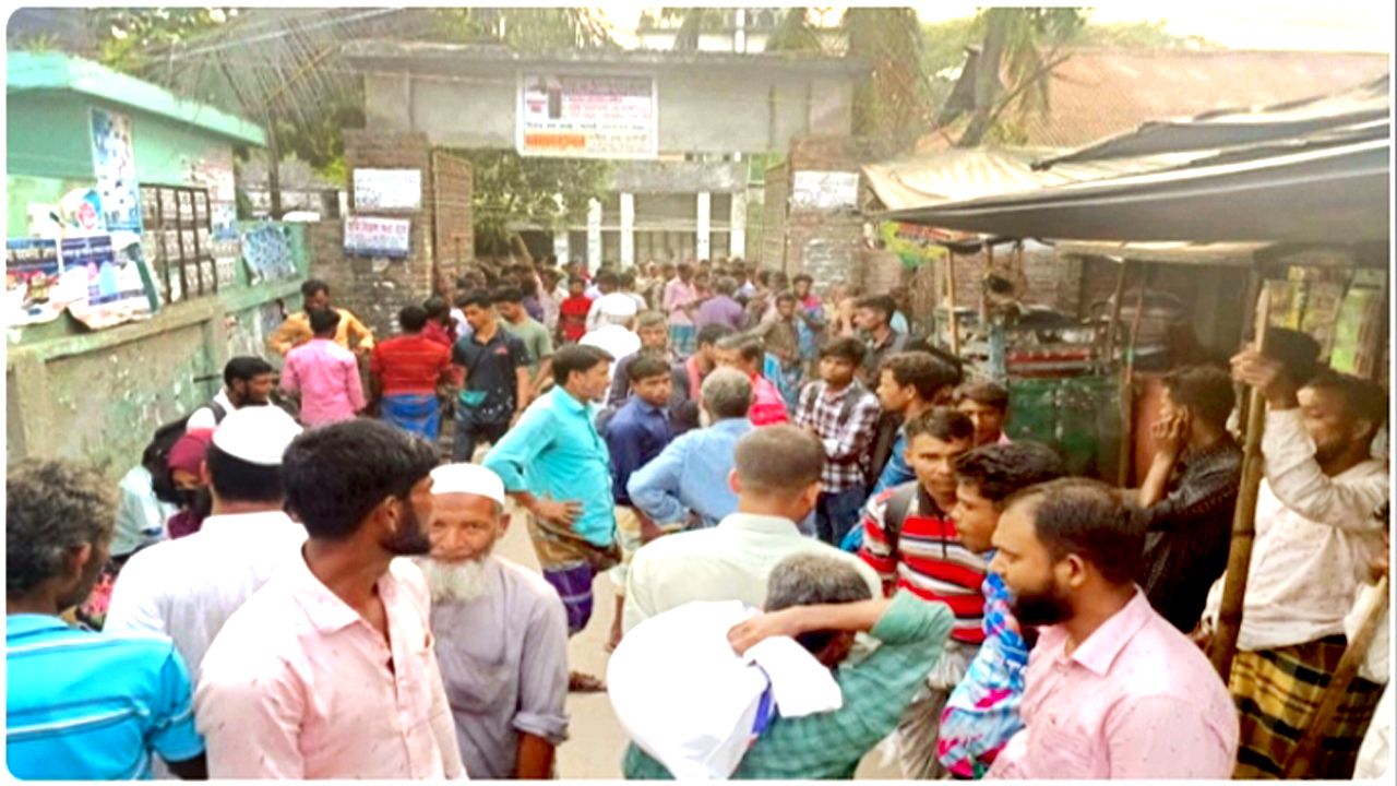 ত্রিশালে জমে উঠেছে শ্রমিকের হাট