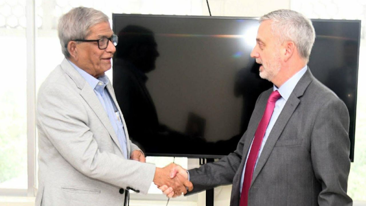 স্থানীয় সরকার মন্ত্রীর সঙ্গে ইউরোপীয় ইউনিয়নের রাষ্ট্রদূতের বৈঠক