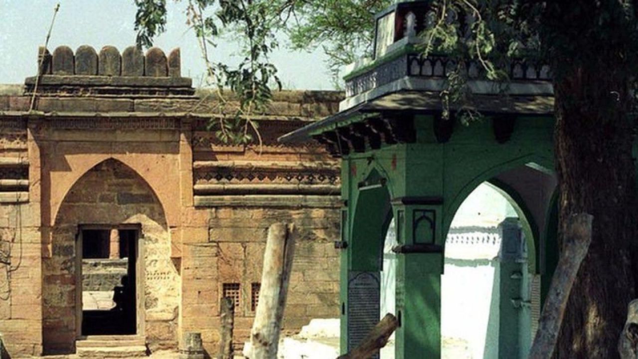 মধ্যপ্রদেশে মসজিদকে মন্দির ঘোষণা, নামাজে নিষেধাজ্ঞা