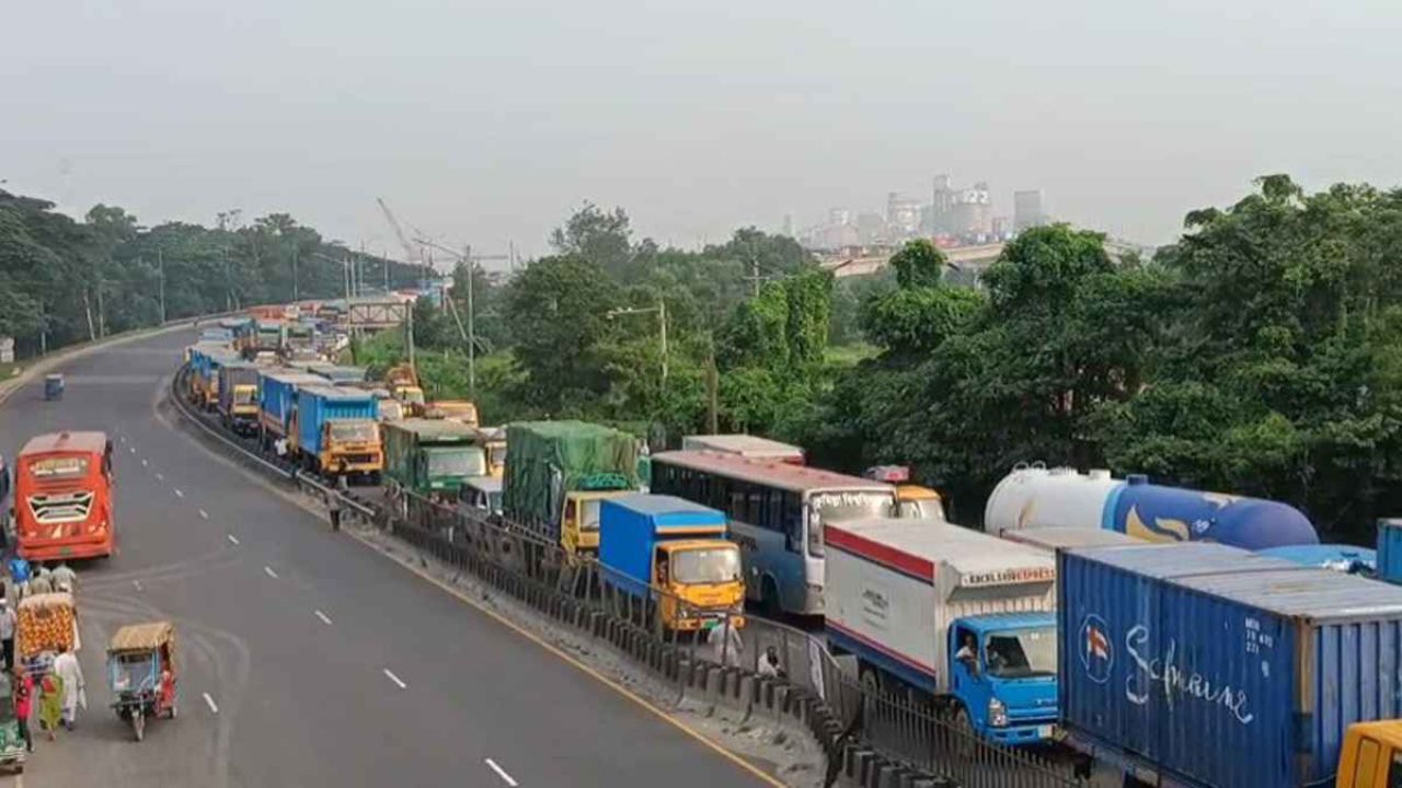 ঈদযাত্রায় ঢাকা-চট্টগ্রাম মহাসড়কে ১৩ কিলোমিটার যানজট
