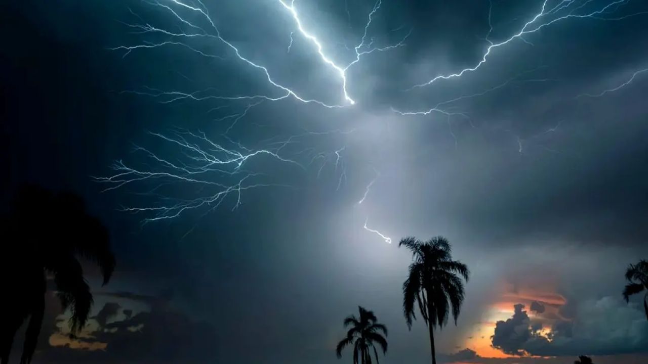বৃষ্টির মধ্যে গরু আনতে গিয়ে বজ্রপাতে নিহত ৬৩ বছরের কৃষক