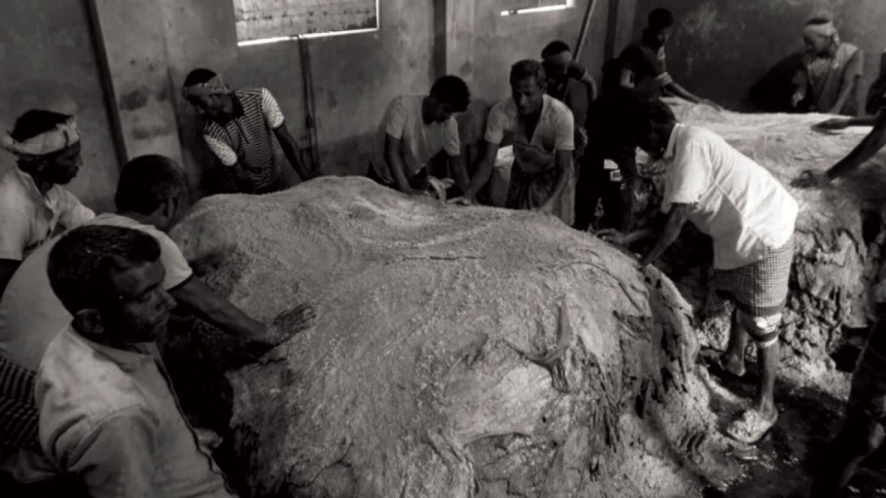 চামড়ার বাজারে ধস, ন্যায্য দাম না পেয়ে ক্ষুব্ধ ব্যবসায়ীরা