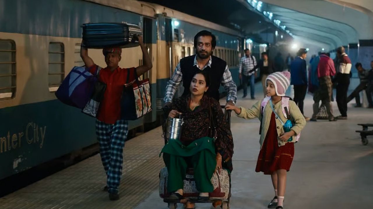 ‘বনলতা এক্সপ্রেস’ প্রদর্শনী ঘিরে বিতর্ক