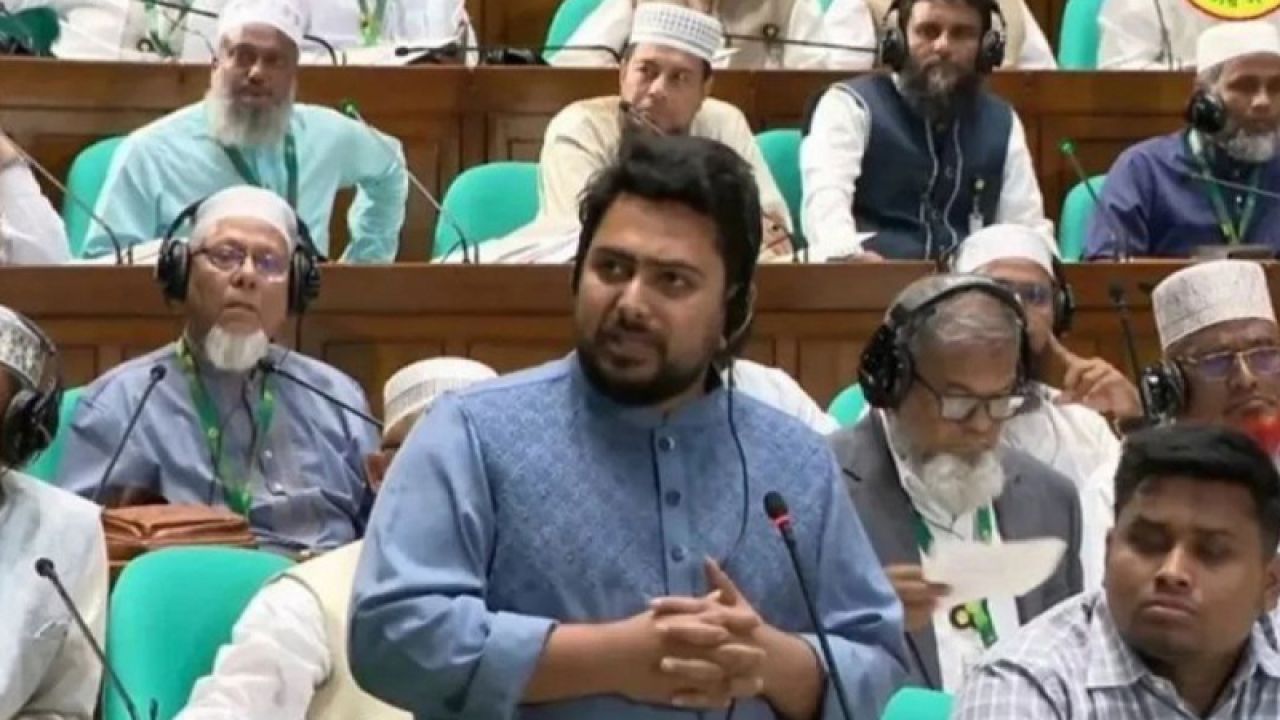 রাষ্ট্রপতির অপসারণ ও গ্রেপ্তারের দাবি ঘিরে সংসদ উত্তপ্ত
