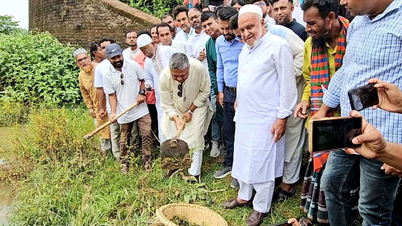 শ্রীপুরে পারুলিয়া খাল পুনঃখনন কাজের শুভ উদ্বোধন