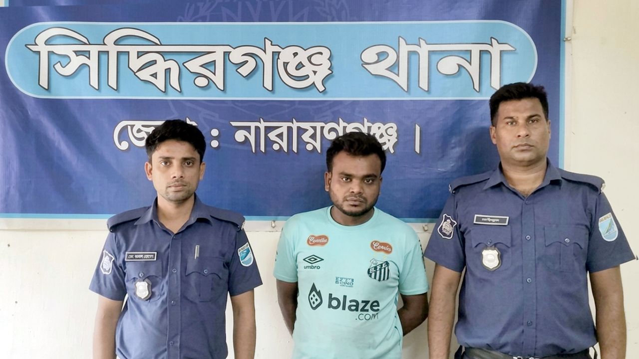 সিদ্ধিরগঞ্জে পুলিশের অভিযানে ৫৫ পিস ইয়াবাসহ মাদককারবারি গ্রেফতার