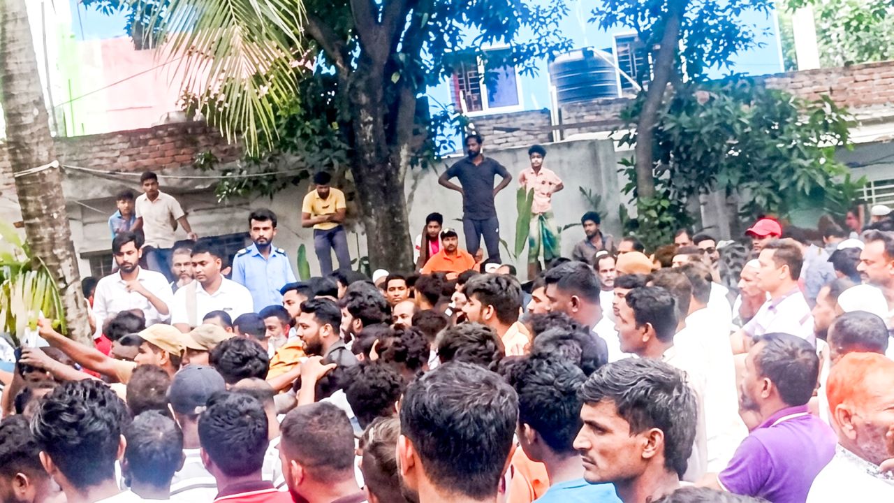 রূপগঞ্জে স্বেচ্ছাসেবক দলের দুই গ্রুপের সংঘর্ষে উত্তেজনা, আহত অন্তত ১৫