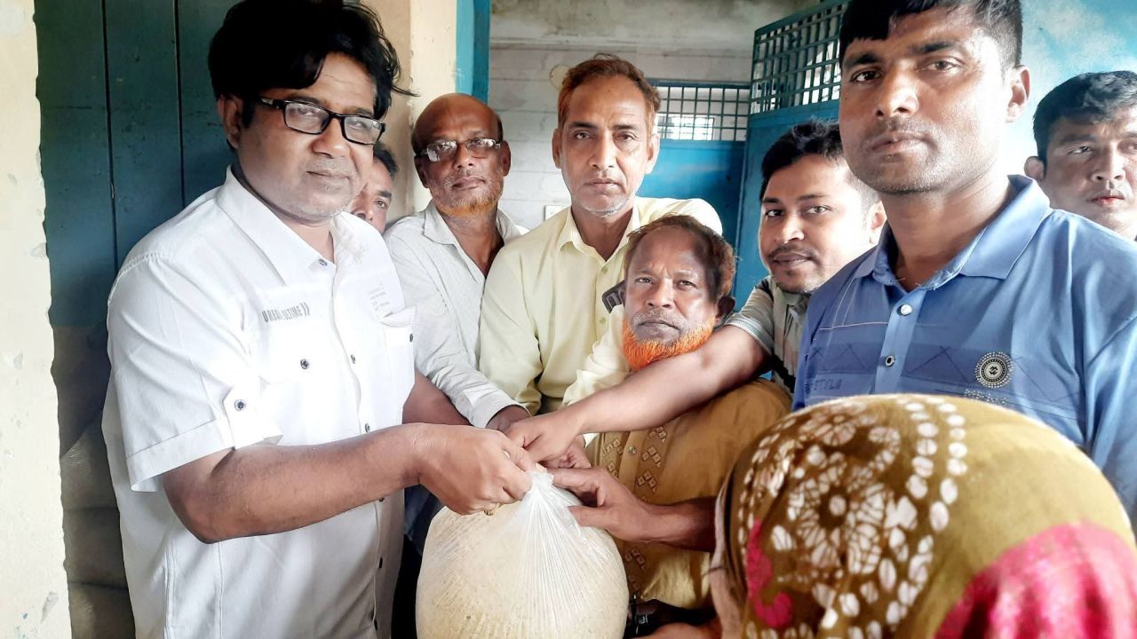 গাইবান্ধায় ঈদুল আজহা উপলক্ষে ভিজিএফ চাল বিতরণ শুরু 