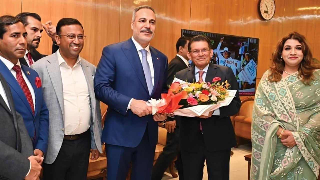 তিন দিনের সফরে ঢাকায় তুরস্কের পররাষ্ট্রমন্ত্রী