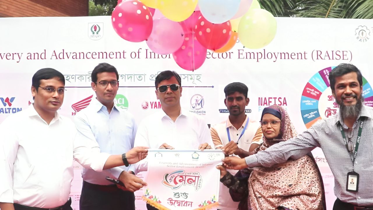 নওগাঁয় চাকরি মেলায় চাকরির সুযোগ