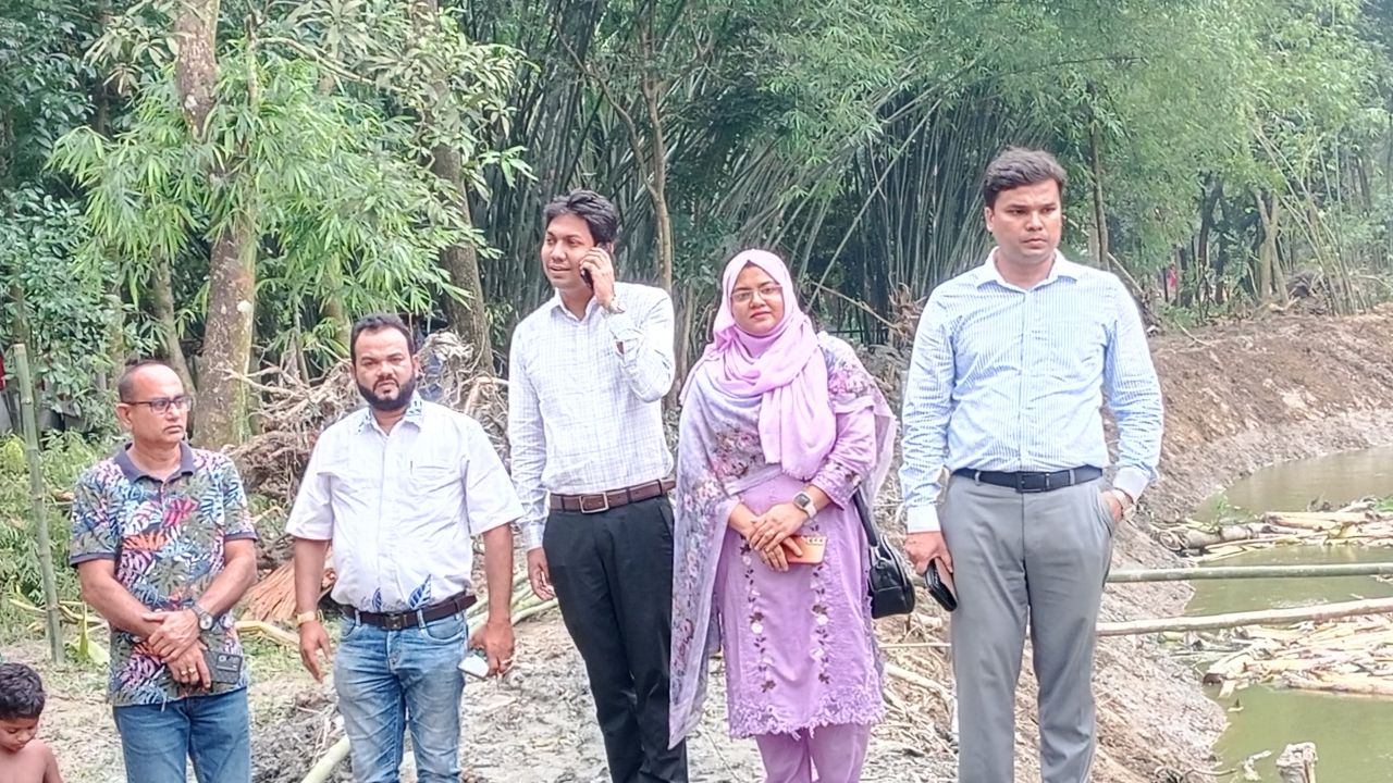 ত্রিশালে ধরার খাল পুনঃখনন কাজ পরিদর্শনে উপজেলা প্রশাসন, ৩০ জুনের মধ্যে শেষের লক্ষ্য: