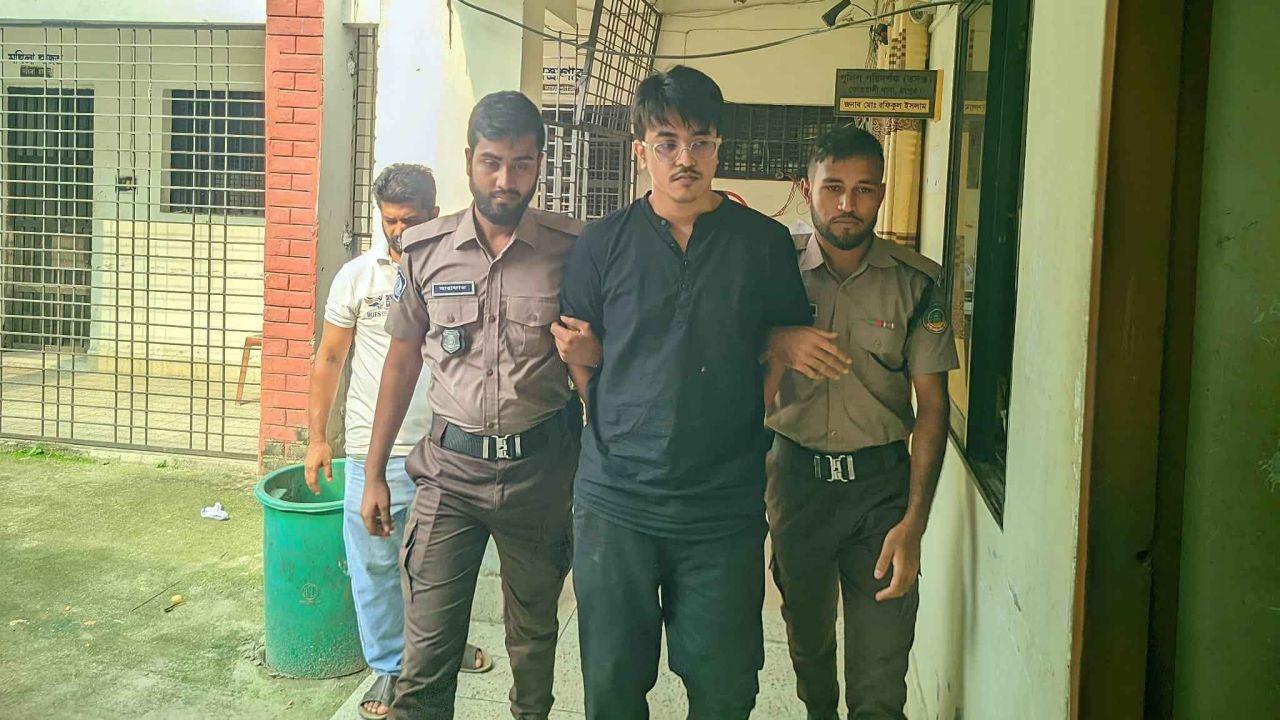 কলেজছাত্রীর মৃত্যুর ঘটণায় প্রাইভেট টিউটরের এক দিনের রিমান্ড মঞ্জুর 