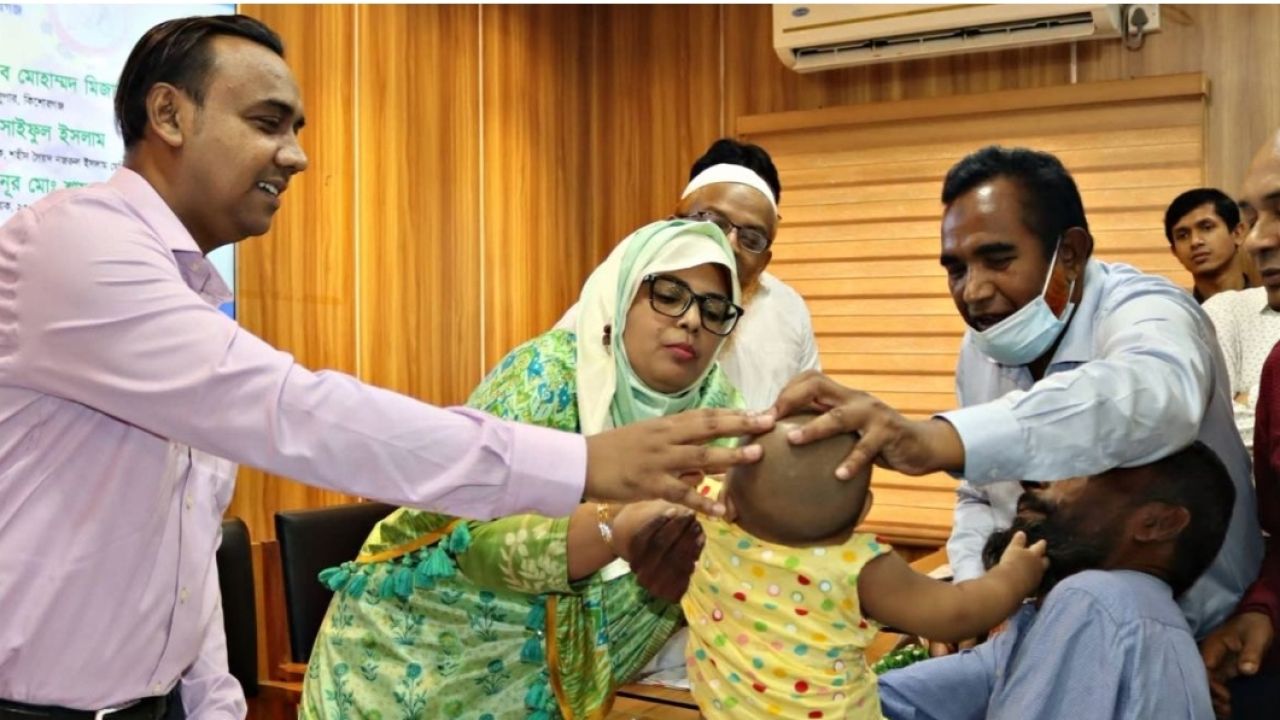 অন্ধত্বমুক্ত আগামীর প্রত্যয়, কিশোরগঞ্জে পরম স্নেহে শিশুদের ভিটামিন 