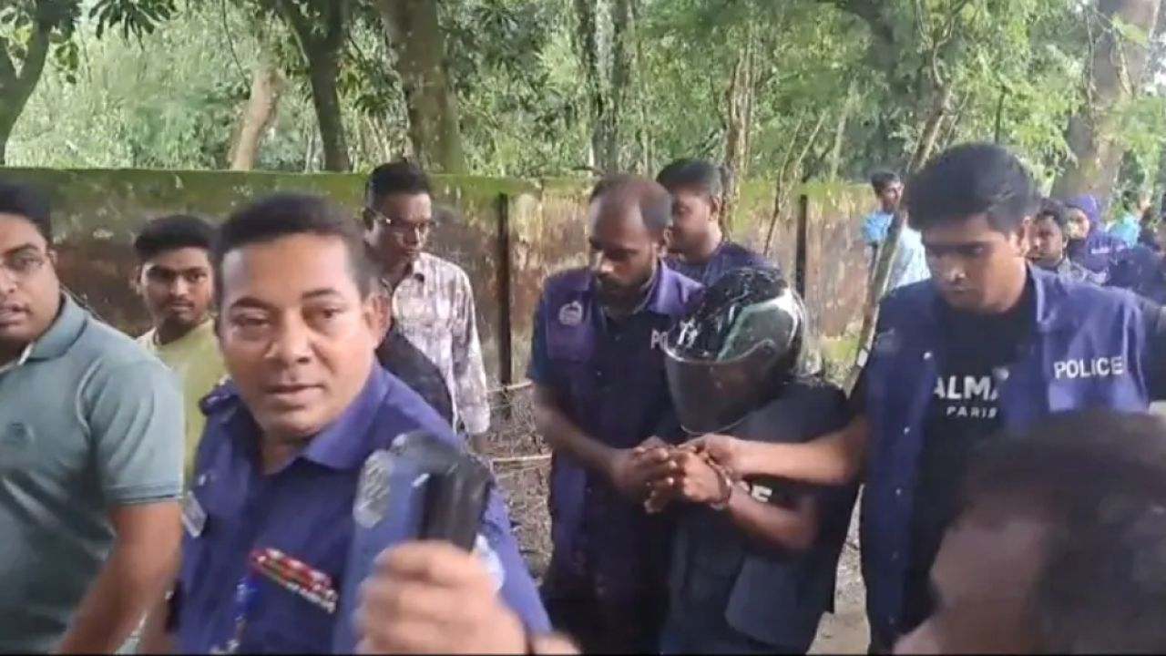 কটিয়াদীতে যুবক হত্যা, গ্রেফতার আসামির তথ্যে রক্তমাখা ছুরি উদ্ধার