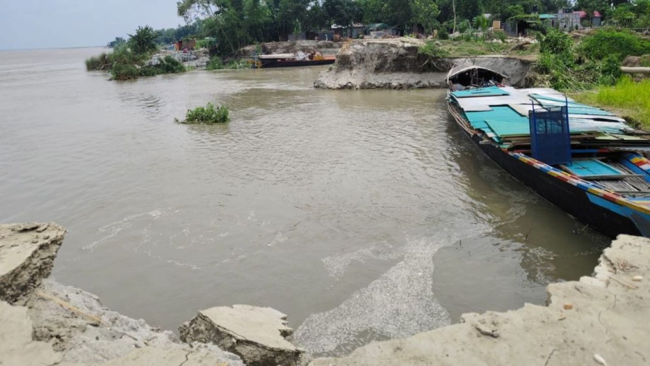 যমুনার ভয়াল গ্রাসে চৌহালী, এক সপ্তাহে নদীগর্ভে ৭০০ মিটার এলাকা