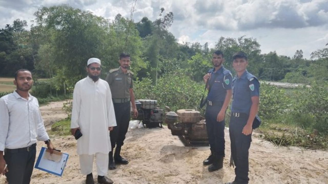 বাহুবলে অবৈধ বালু উত্তোলনের বিরুদ্ধে অভিযান: ৬টি মেশিন ধ্বংস, একজনকে জরিমানা