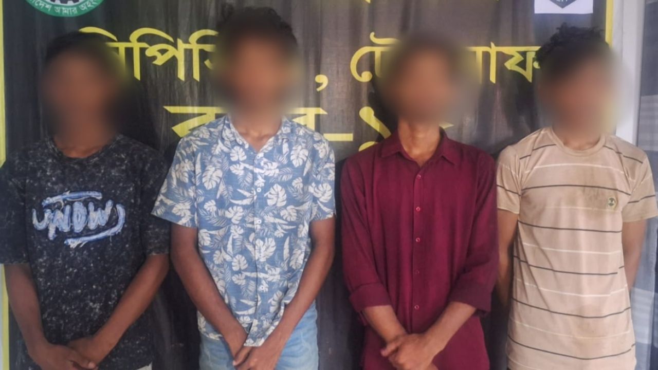 টেকনাফের গহীন পাহাড়ে র‌্যাব-পুলিশের যৌথ অভিযান, মুক্তিপণের দাবিতে অপহৃত ৪ তরুণ উদ্ধার