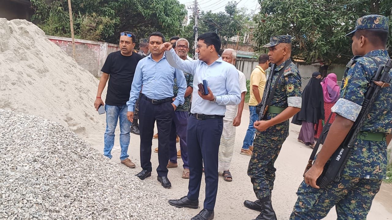 সেবাশ্রম রোডে বায়ুদূষণের বিরুদ্ধে অভিযান, নির্মাণাধীন ভবনকে ৫ হাজার টাকা জরিমানা