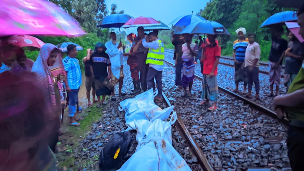 চুয়াডাঙ্গায় ট্রেনের ধাক্কায় মোটরসাইকেলের ২ আরোহী নিহত, আহত ১
