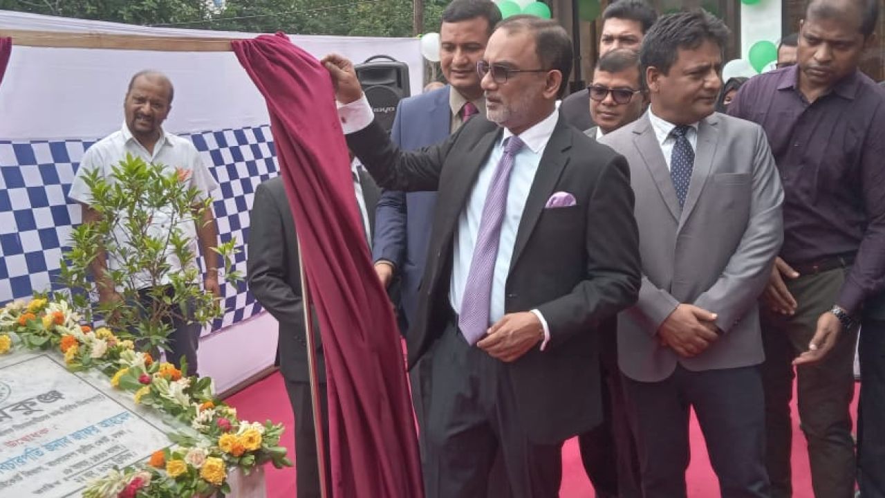 চুয়াডাঙ্গায় আদালত প্রাঙ্গণে আগত বিচারপ্রার্থীদের জন্য নির্মিত বিশ্রামাগার ‘ন্যায়কুঞ্জ’ এর উদ্বোধন