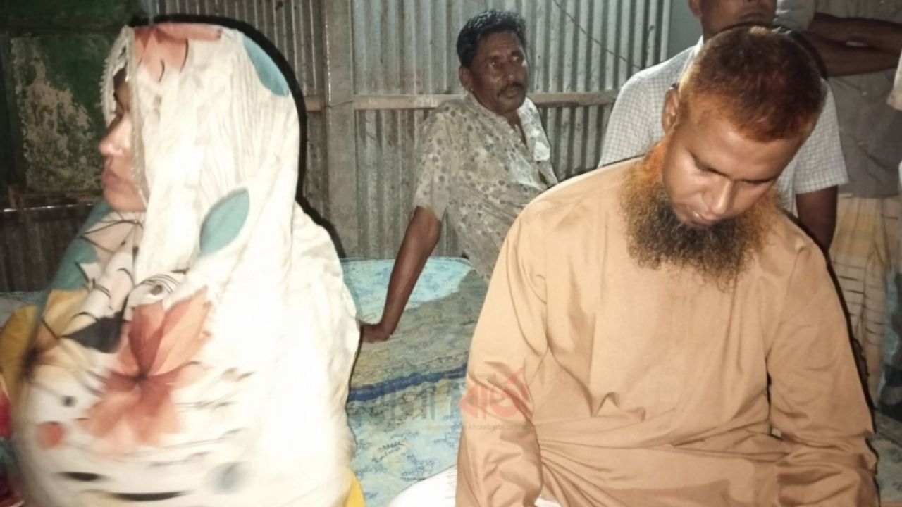 রায়গঞ্জে নারীর বাড়িতে ইমামকে ঘিরে চাঞ্চল্য, স্থানীয়দের আটকের অভিযোগ