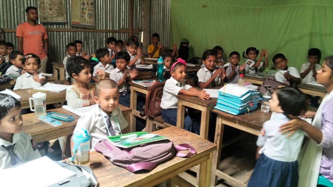 সুশৃঙ্খল পরিবেশে পাঠদান কার্যক্রম পরিচালিত হচ্ছে দিশারী শিক্ষা একাডেমীতে