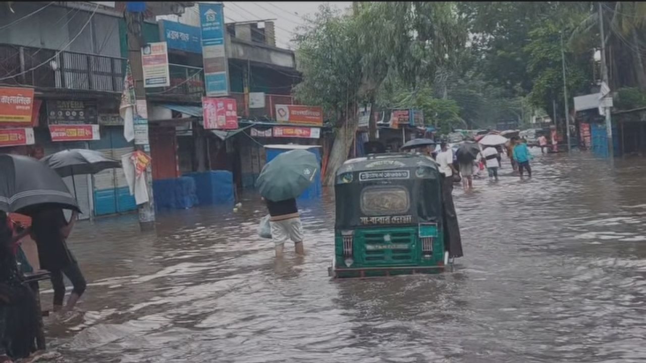 হাটহাজারীতে খাল ভরাট ও জলাবদ্ধতায় বড়দিঘীরপাড়ে চরম দুর্ভোগ