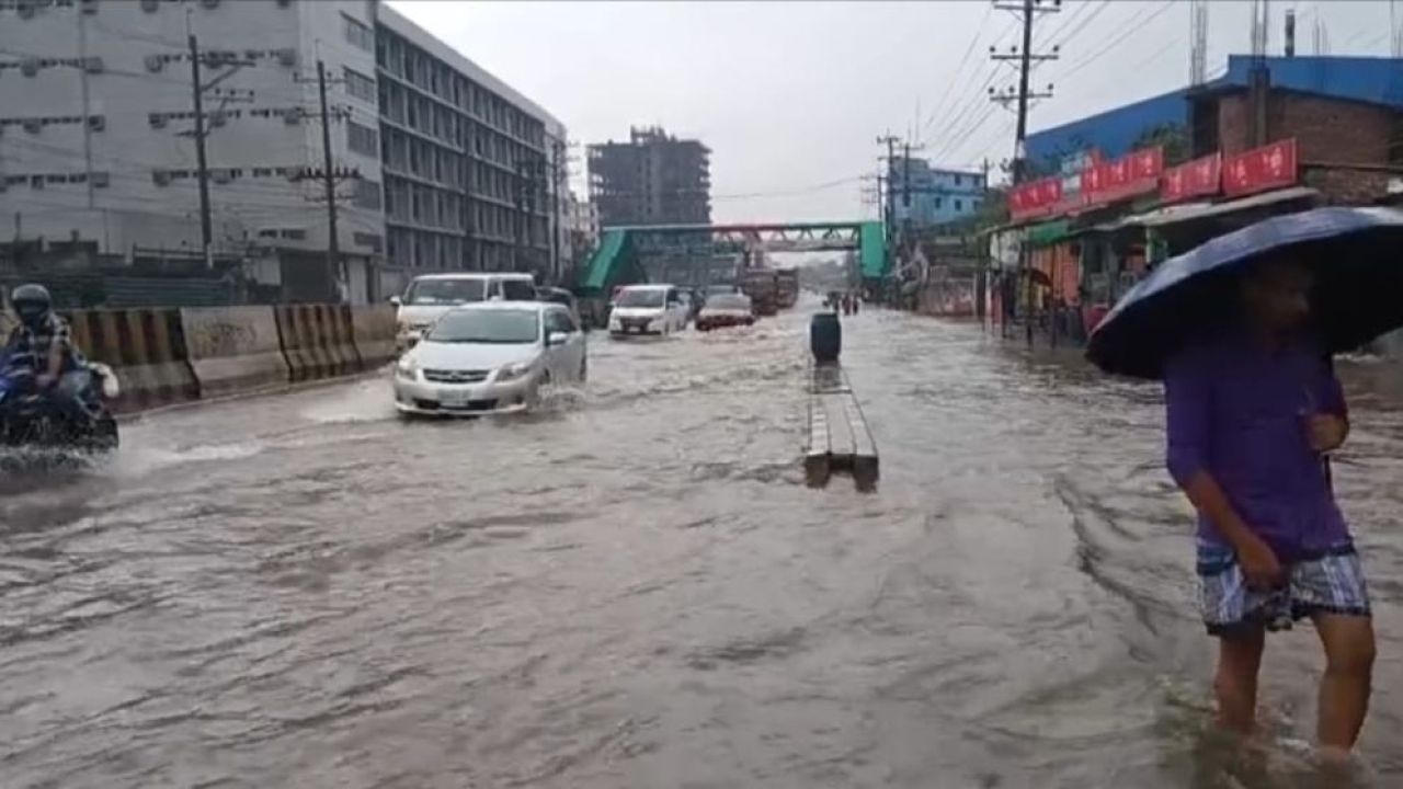 ঢাকা-টাঙ্গাইল মহাসড়কেও পানি, দুর্ভোগে পানিবন্দি হাজারো মানুষ