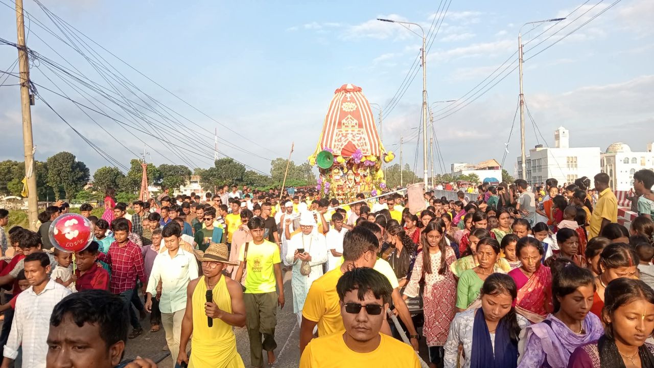 ভক্তদের পদচারণায় মুখর ঠাকুরগাঁও, অনুষ্ঠিত হলো উল্টো রথযাত্রা মহোৎসব