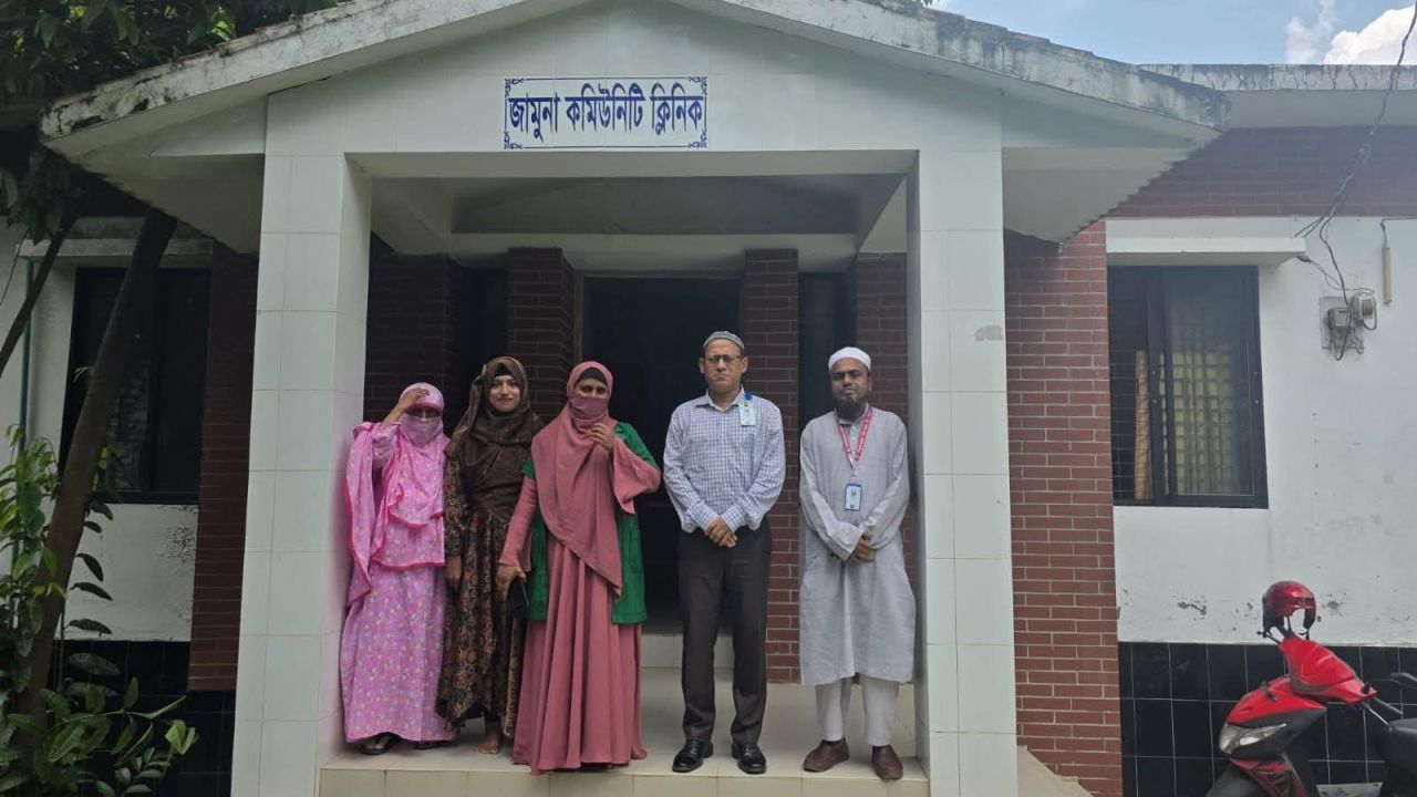 গাজীপুরে জামিনা কমিউনিটি ক্লিনিক পরিদর্শনে সিভিল সার্জন, স্বাস্থ্যসেবার মানোন্নয়নে জোর