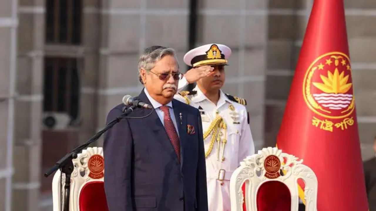 রাষ্ট্রপতির পদত্যাগে নতুন অধ্যায়, সাংবিধানিক পথে রাষ্ট্রের নেতৃত্ব
