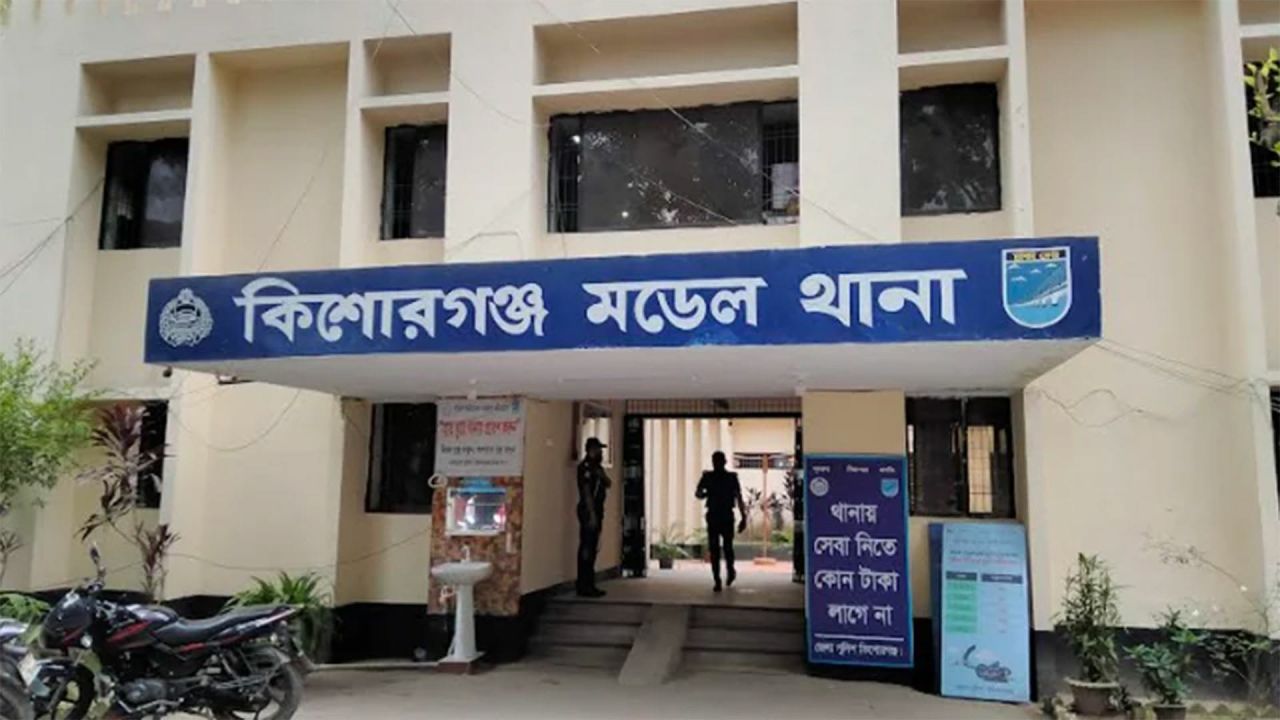 কিশোরগঞ্জে নিজ ঘরে আগুন দিয়ে প্রতিবেশীদের ফাঁসানোর অভিযোগ