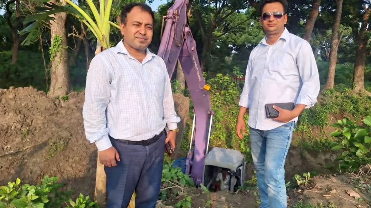 ফরিদপুরে খাল খননে স্বচ্ছতার দৃষ্টান্ত, সালথার ইউএনওর প্রশংসায় স্থানীয়রা