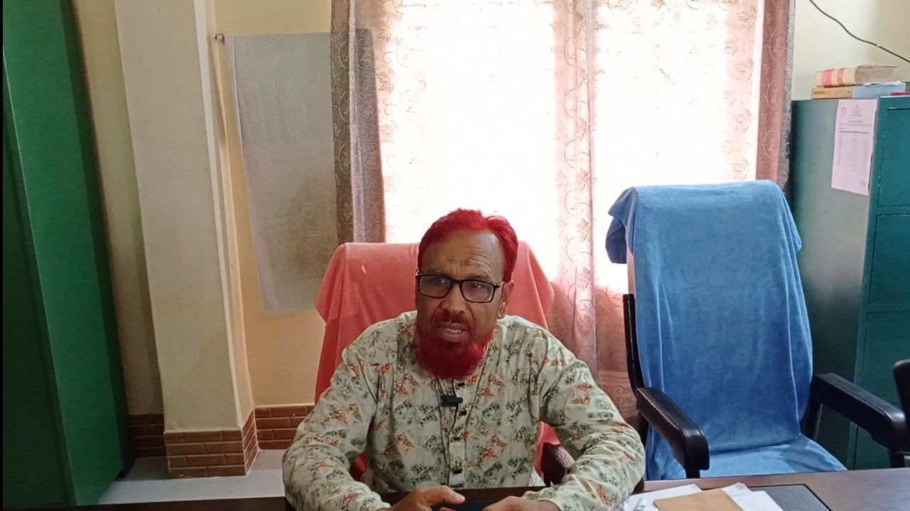 নিয়োগে স্বচ্ছতা নিয়ে প্রশ্ন: হাজিরা খাতায় নাম নেই, তবু বাংলা বিভাগের শিক্ষক!