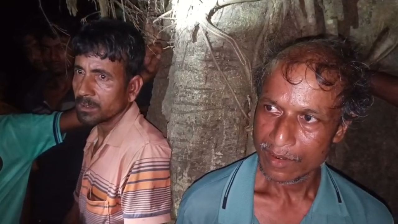 ​আলমডাঙ্গার বলিয়ারপুর মাঠ থেকে দুই মাদক কারবারি আটক, পুলিশের কাছে সোপর্দ, একজন পালাতক