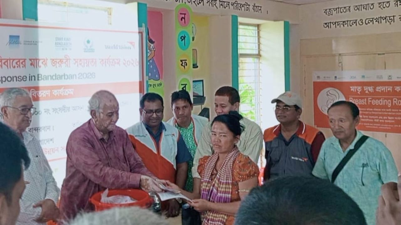 বন্যাদুর্গত ১১৮ পরিবারের পাশে গ্রাউস-ওয়ার্ল্ড ভিশন
