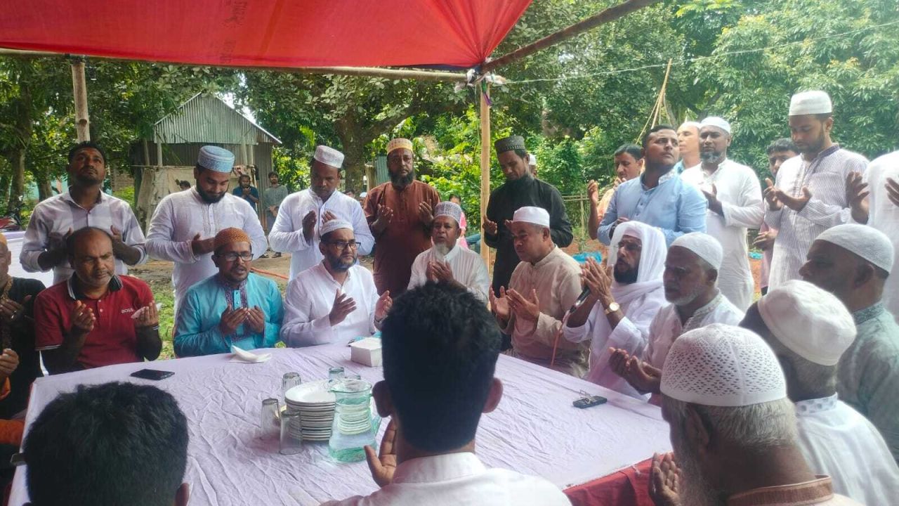 শ্রীপুরে যুবদল নেতা নবী হোসেনের বাবার কুলখানিতে মানুষের ঢল