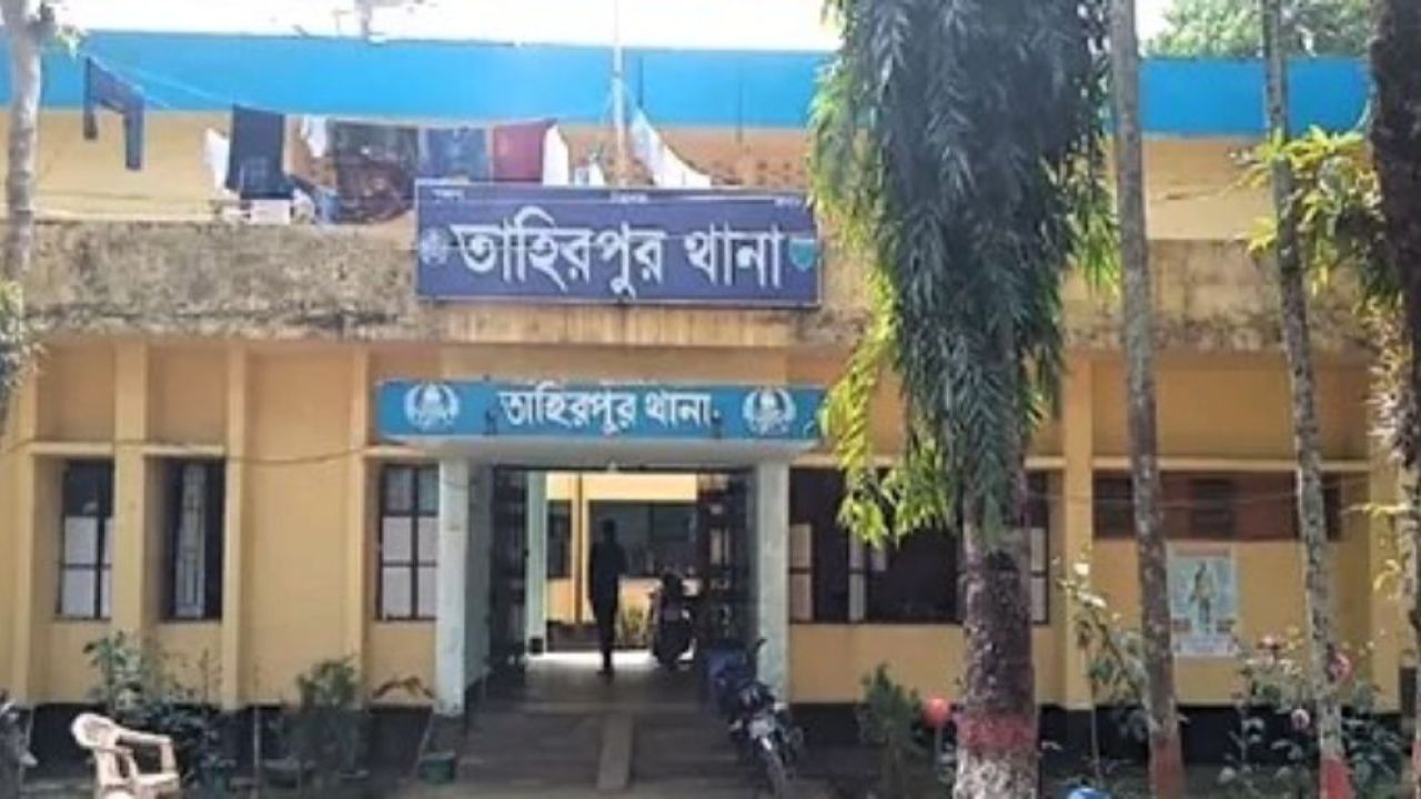 জমির বিরোধে সড়কে কৃষককে কুপিয়ে হত্যা, আহত স্ত্রী-সন্তানসহ ৫