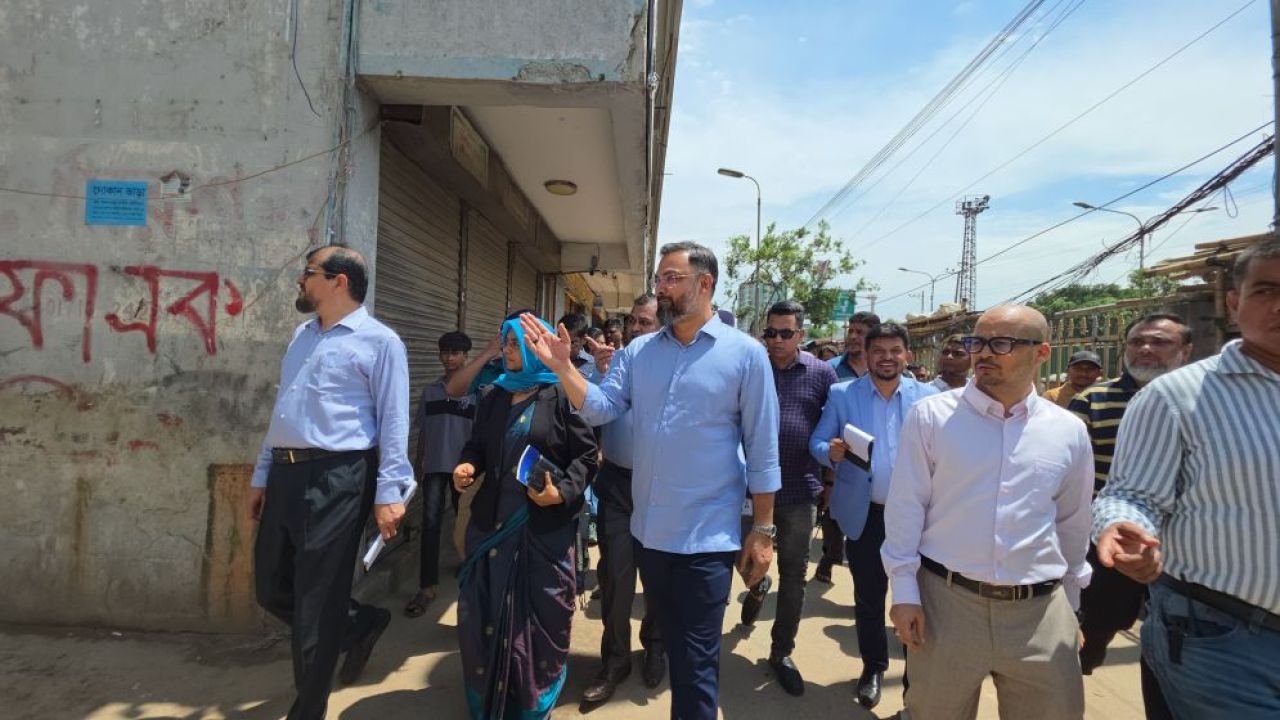 কমলাপুর স্টেডিয়ামে অব্যবস্থাপনায় ক্ষুব্ধ ক্রীড়া প্রতিমন্ত্রী